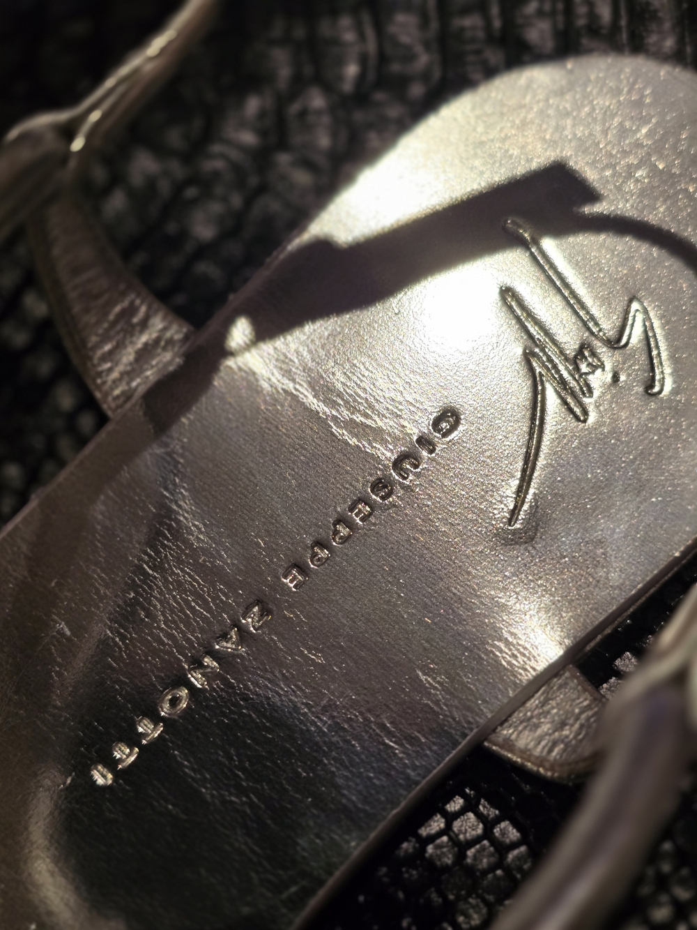 Giuseppe Zanotti Silver Metallic T-Strap Sandals - Picture 2 of 14